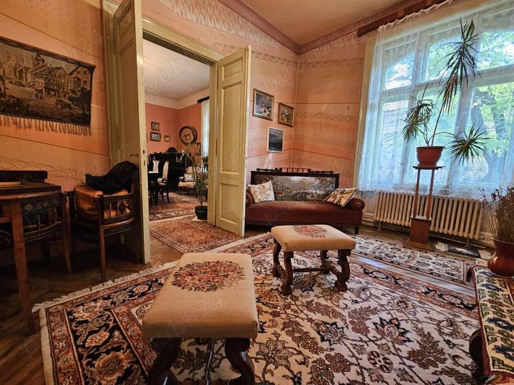 Apartament cu 4 camere decomandat în P-ța Maria