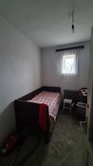 Casă individuală cu 9 camere cu Teren 1000 Mp în Lancrăm