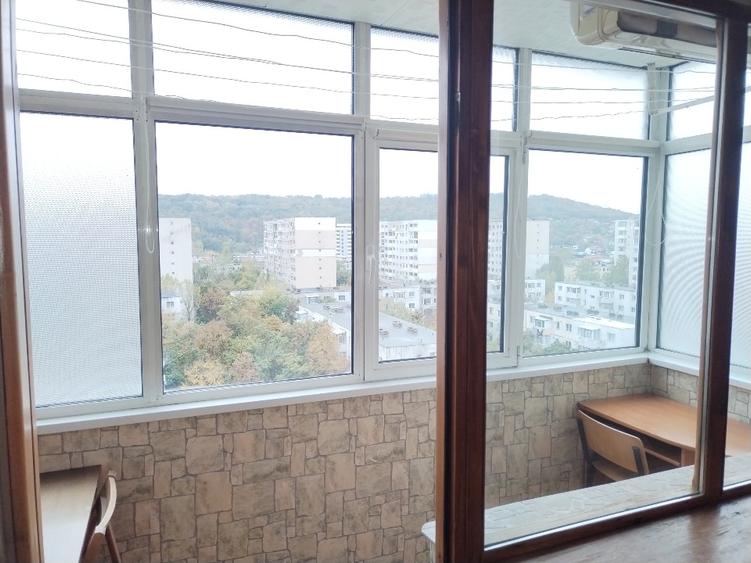 Apartament cu 2 camere semidecomandat în Mircea cel Bătrân