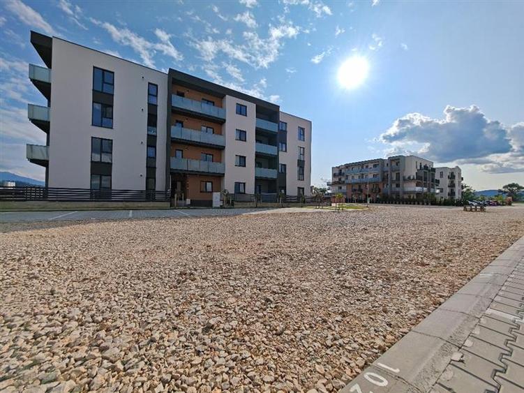 Apartament cu 3 camere decomandat, mobilat în Cristian