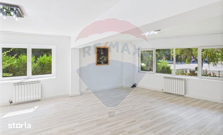 Apartament cu 5 camere în Tineretului
