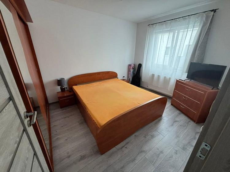 Apartament cu 2 camere semidecomandat, mobilat în Florești