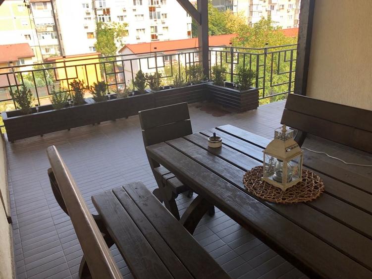 Apartament cu 5 camere decomandat în Aradului