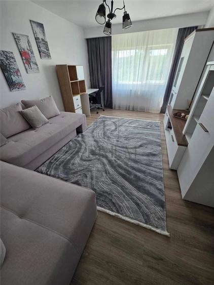 Apartament cu 3 camere decomandat în Girocului