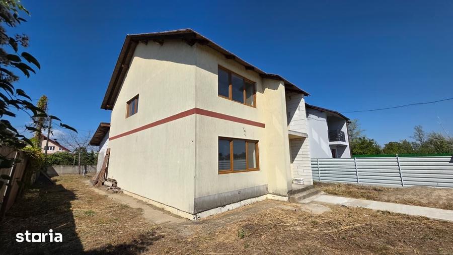Casă cu 5 camere cu Teren 700 Mp în Garoafa