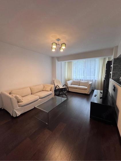 Apartament cu 3 camere decomandat în Parc Zăvoi