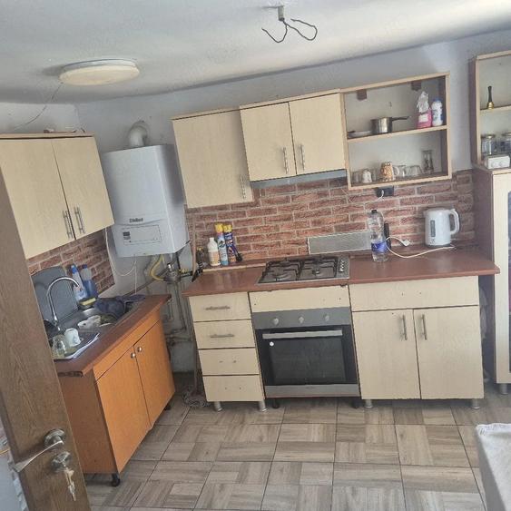 Casă cu 2 camere cu Teren 1170 Mp în Central