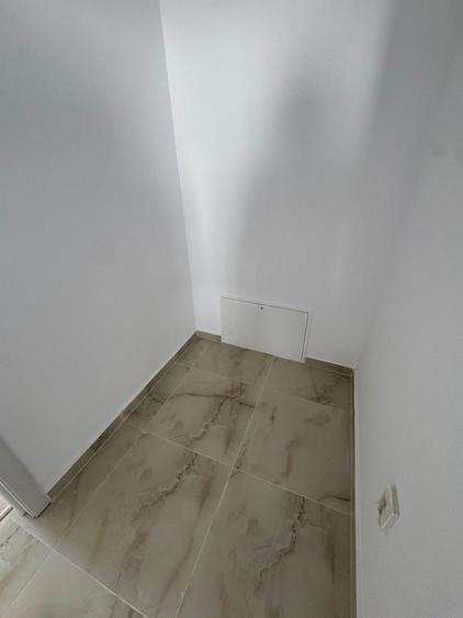 Casă cu 3 camere cu Canalizare în Est