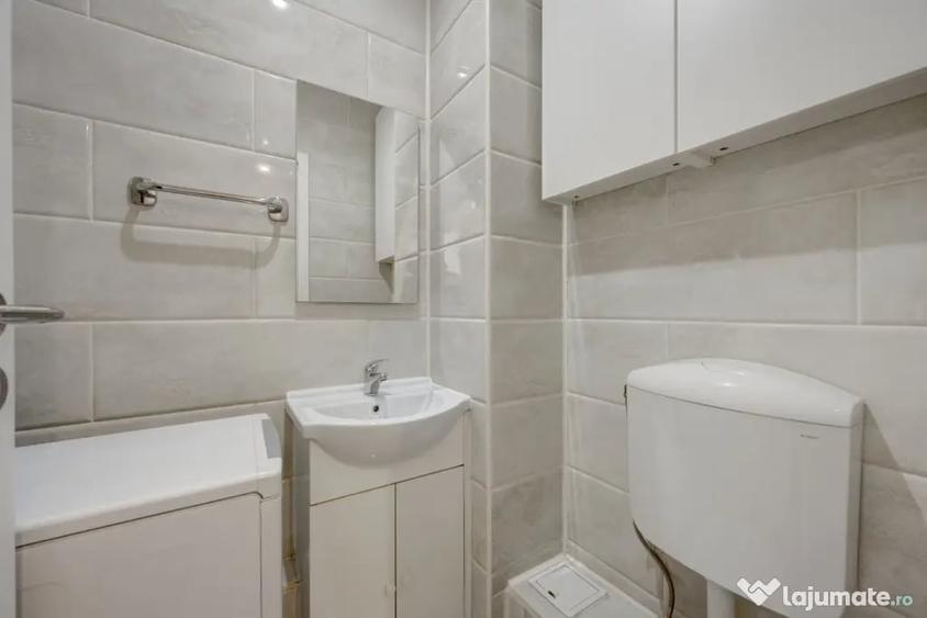 Apartament cu 4 camere semidecomandat în Lacul Tei