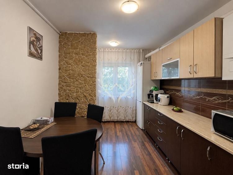 Apartament cu 4 camere în Sânnicoară