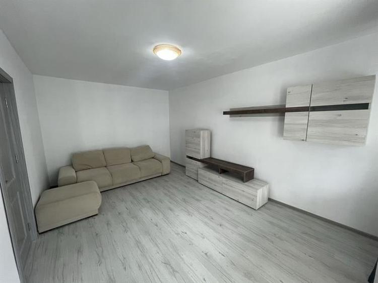 Apartament cu 2 camere decomandat în Păcii