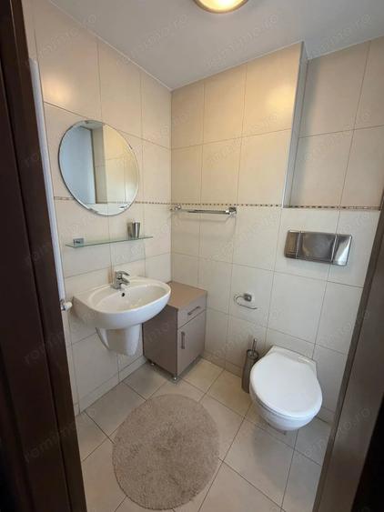Apartament cu 3 camere semidecomandat în Girocului