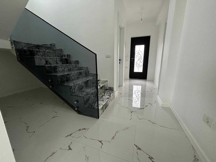 Casă cu 4 camere în Corbeanca