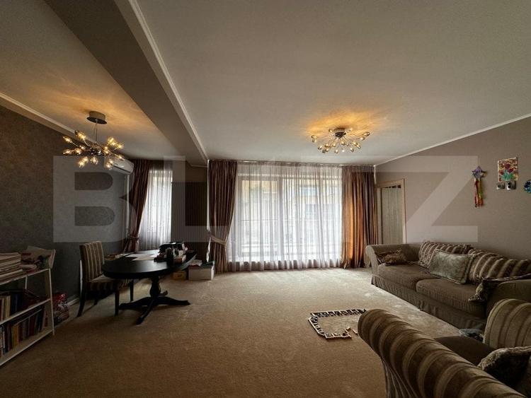 Penthouse cu 7 camere decomandat, mobilat în Drumul Poienii