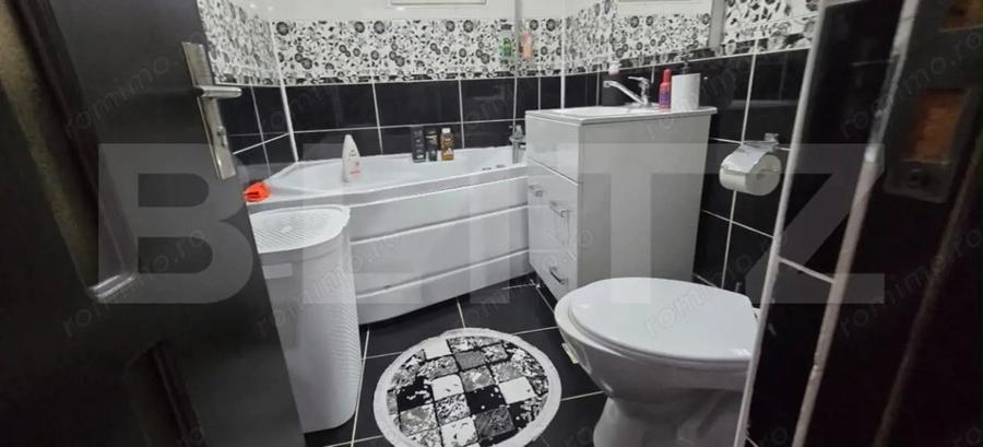 Apartament cu 3 camere decomandat, mobilat în Micro 3