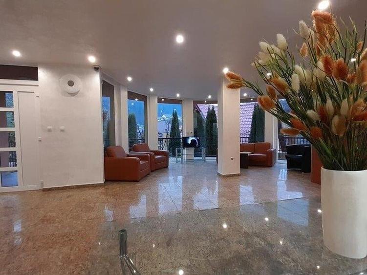 Casă individuală cu 17 camere cu Canalizare în Sud