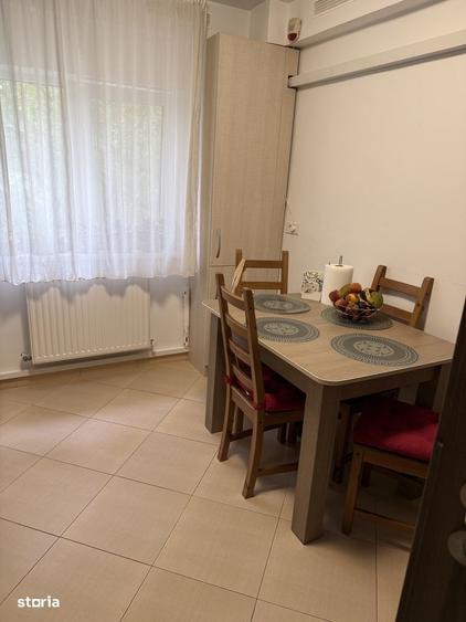 Apartament cu 4 camere în Berceni