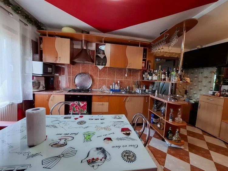 Apartament cu 2 camere semidecomandat, mobilat în Soarelui