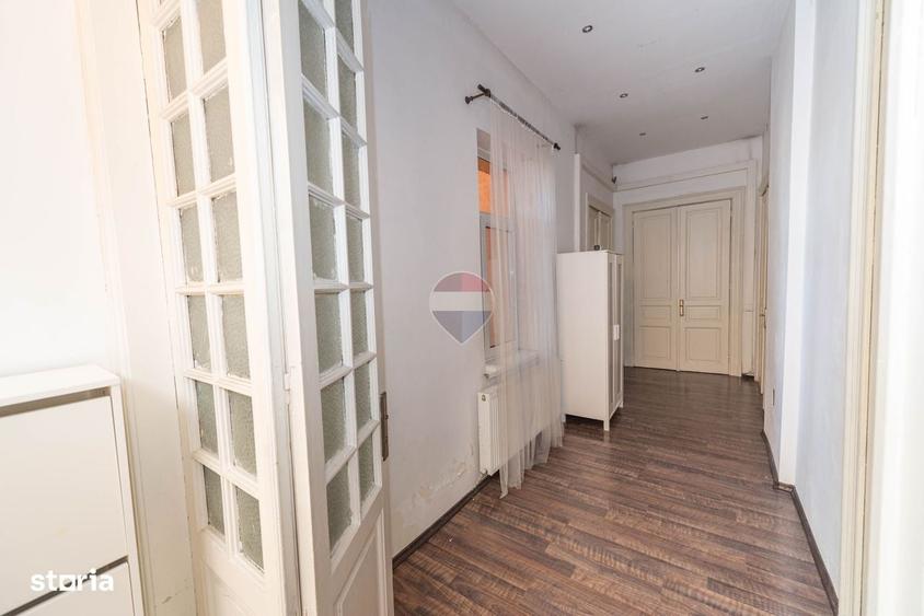 Apartament cu 3 camere semidecomandat în Parcul Carol