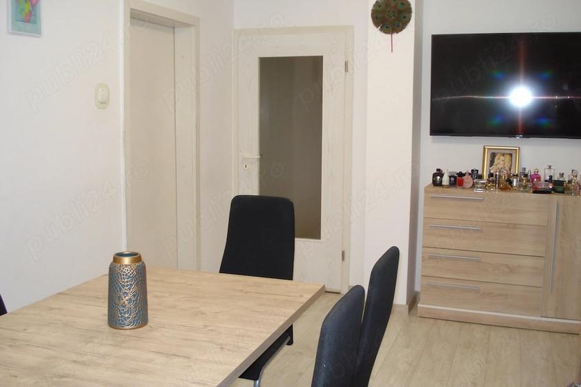 Apartament cu 4 camere decomandat în Lipovei