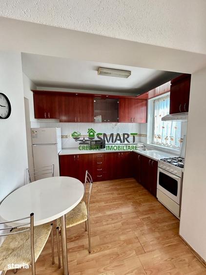 Apartament cu 3 camere semidecomandat în Săsar