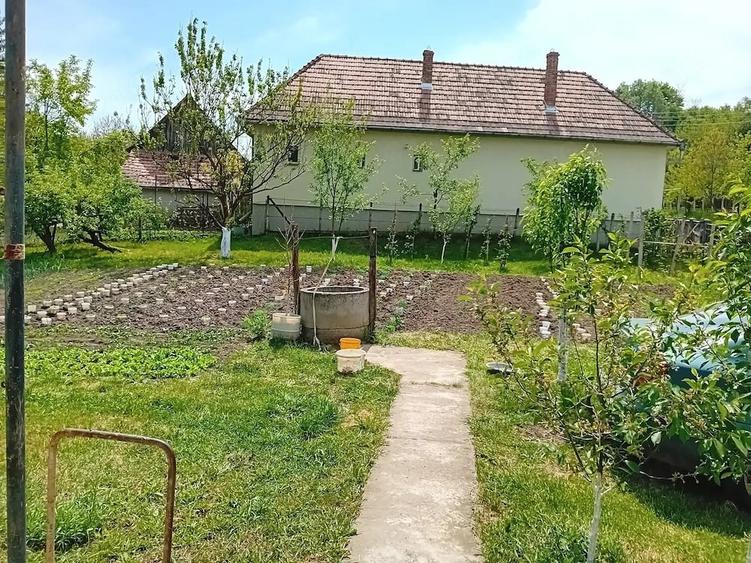 Casă cu 2 camere cu Teren 800 Mp în Cornești (Crăciunești)