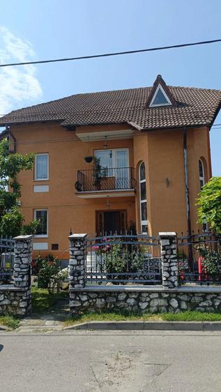 Casă cu Teren 958 Mp în Central