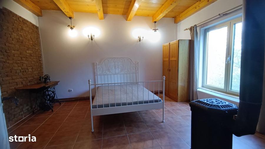 Casă cu 3 camere cu Teren 2135 Mp în Petrești
