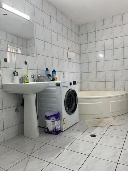 Casă individuală cu 8 camere cu Canalizare în Prelungirea Ferentari