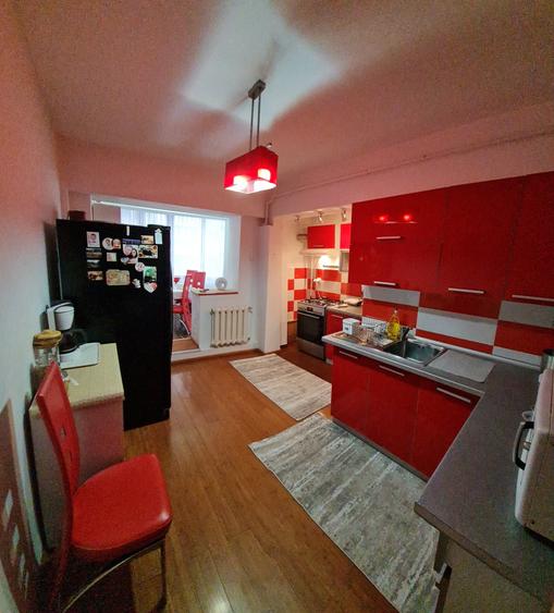 Apartament cu 3 camere decomandat în 22 Decembrie