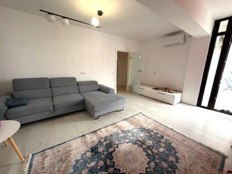 Apartament cu 3 camere decomandat, mobilat în Central