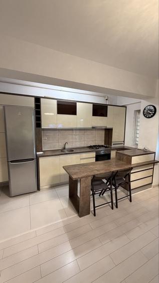 Apartament cu 2 camere decomandat în Roșu