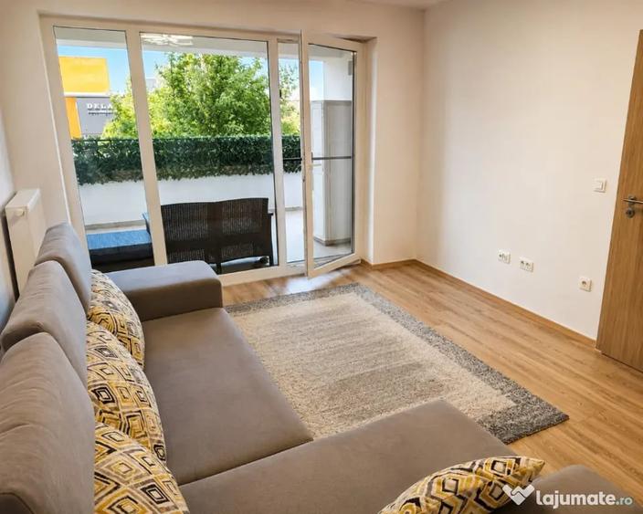 Apartament cu 2 camere decomandat în Tractorul