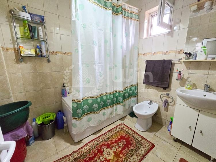 Casă individuală cu 6 camere cu Canalizare în Dâmbul Rotund
