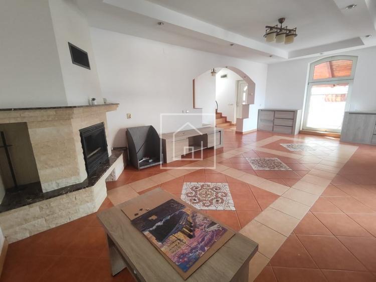 Duplex cu 4 camere cu Canalizare în Tineretului