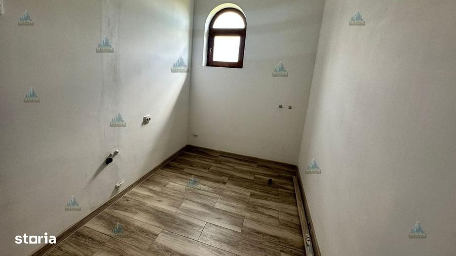 Casă cu 4 camere în Remuș