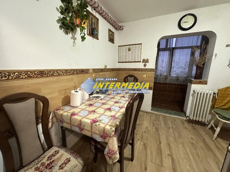 Apartament cu 3 camere decomandat, mobilat în Cetate