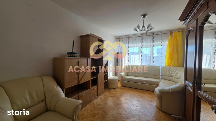 Apartament cu 3 camere decomandat în Nicolina