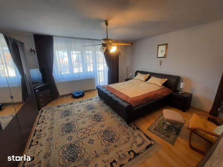 Casă cu 5 camere cu Teren 675 Mp în Burdea