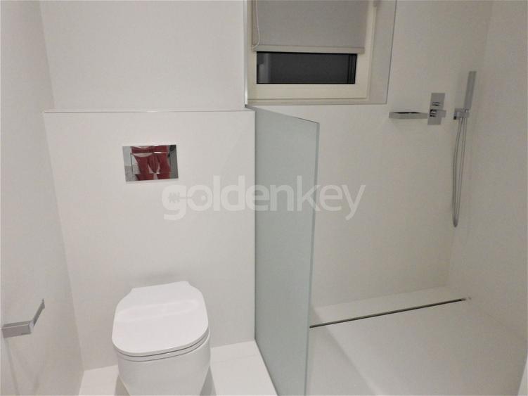 Apartament cu 3 camere semidecomandat, mobilat în Iancu Nicolae