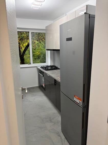 Apartament cu 2 camere semidecomandat, mobilat în Brâncoveanu