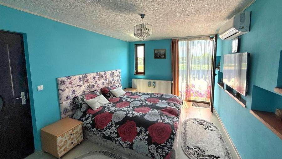 Casă cu 4 camere cu Teren 1000 Mp în Colonia Bod