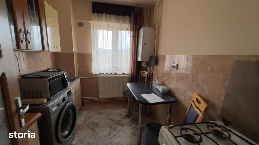 Apartament cu 2 camere decomandat în Petros