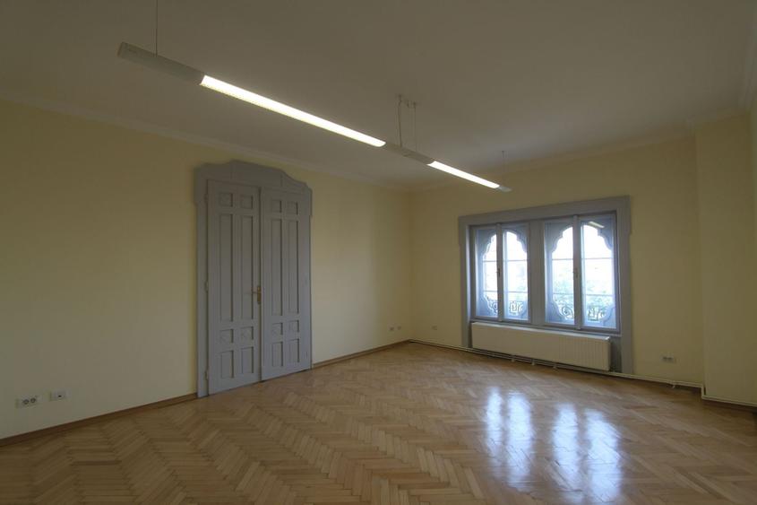 Birou, de 180 mp, în Ultracentral