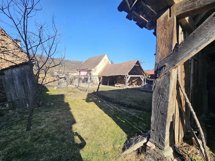Casă cu 2 camere cu Teren 1377 Mp în Cloașterf