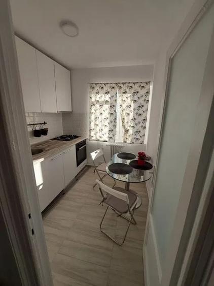 Apartament cu 2 camere decomandat, mobilat în Grivița
