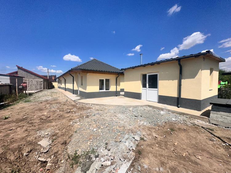 Casă cu 4 camere în Exterior Vest