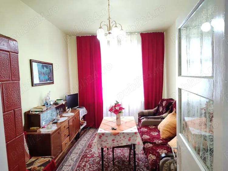 Apartament cu 2 camere decomandat în Lupeni