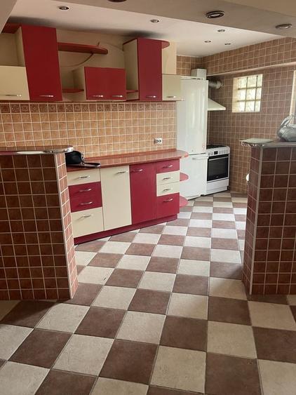 Apartament cu 4 camere decomandat în Exterior Vest