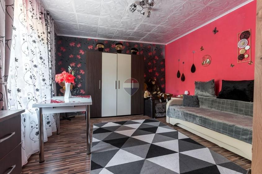 Casă individuală cu 3 camere cu Teren 2700 Mp în Bucium